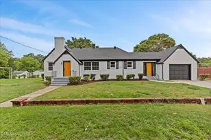 157 N Elizabeth St, Henderson, NC 27536 - Photo 2