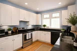 323 Columbia Pl E, Chapel Hill, NC 27516 - Photo 4