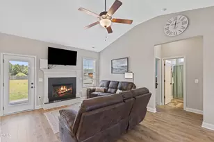 175 Day Lily St, Selma, NC 27576 - Photo 6