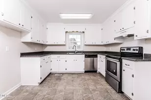 870 Abbott Rd, Henderson, NC 27537 - Photo 2