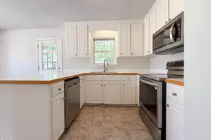 127 Carrie Dr, Archer Lodge, NC 27527 - Photo 6