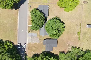 607 E Holmes St, Benson, NC 27504 - Photo 10