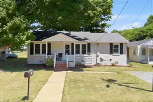 607 E Holmes St, Benson, NC 27504 - Photo 2