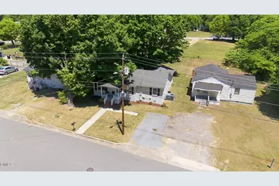 607 E Holmes Street, Benson, NC 27504 - Photo 6