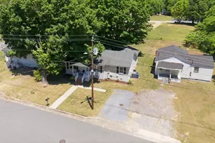 607 E Holmes St, Benson, NC 27504 - Photo 6