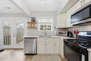 3733 Yorktown Pl, Raleigh, NC 27609 - Photo 10