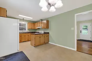 1224 Pineview Dr, Raleigh, NC 27606 - Photo 10
