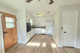 408 Oak St, Smithfield, NC 27577 - Photo 8