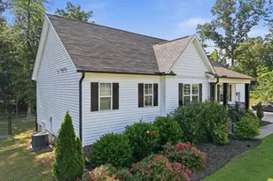 102 Golden Eagle Rdg, Zebulon, NC 27597 - Photo 2
