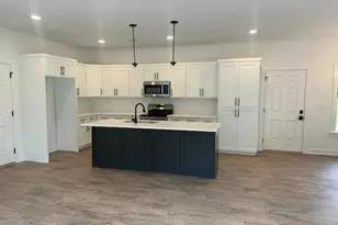 602 Wondertown Dr, Erwin, NC 28339 - Photo 4