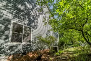 2226 Pathway Dr, Carrboro, NC 27516 - Photo 2