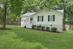501 Correnna St, Apex, NC 27502 - Photo 2
