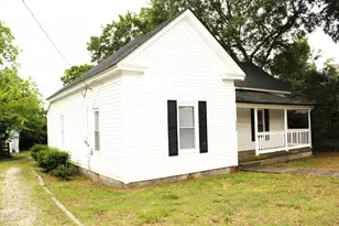 122 E Horton St, Zebulon, NC 27597 - Photo 16