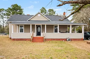 423 E Edinborough Ave, Raeford, NC 28376 - Photo 1
