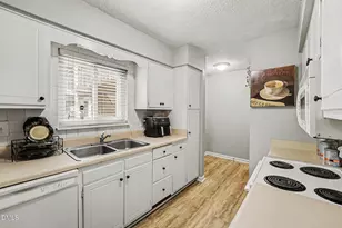 631 Pine Ridge Pl, Raleigh, NC 27609 - Photo 10