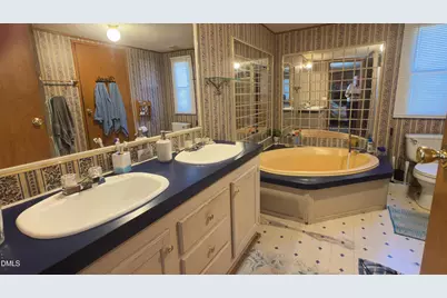 8800 Spring Meadow Drive, Hickory, NC 28601 - Photo 16