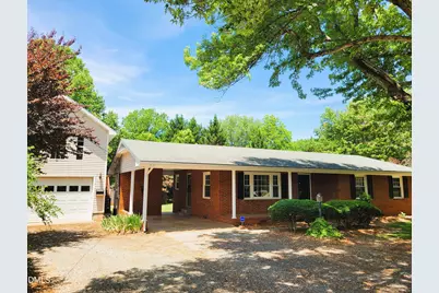 607 E Butler Avenue, Liberty, NC 27298 - Photo 2