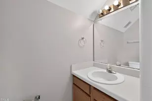 106 Barcelona Ct, Cary, NC 27513 - Photo 18