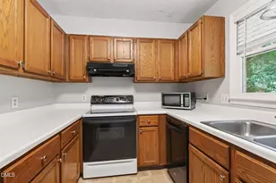 442 Oak Run Dr, Raleigh, NC 27606 - Photo 10