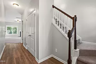 121 Cypress Hill Ln, Holly Springs, NC 27540 - Photo 4
