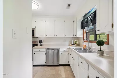 118 Clancy Circle, Cary, NC 27511 - Photo 2