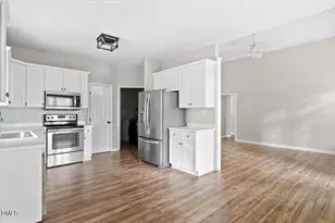 508 Senterwood Ct, Fuquay-Varina, NC 27526 - Photo 10