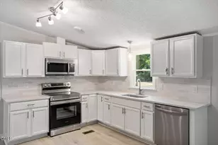 3356 Dandelion Ln, Fayetteville, NC 28306 - Photo 8