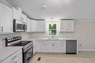 3356 Dandelion Ln, Fayetteville, NC 28306 - Photo 6