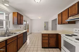 704 E Maple Ln, Fuquay-Varina, NC 27526 - Photo 12