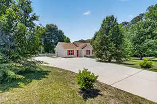 105 Stockbridge Dr, Selma, NC 27576 - Photo 2