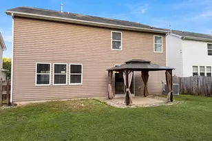 1812 Devonridge Dr, Fuquay-Varina, NC 27526 - Photo 4