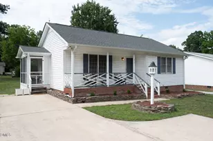 215 E Vance St, Zebulon, NC 27597 - Photo 2