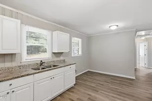 113 E Franklin St, Zebulon, NC 27597 - Photo 14