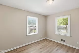 113 E Franklin St, Zebulon, NC 27597 - Photo 18