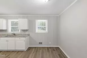 113 E Franklin St, Zebulon, NC 27597 - Photo 10