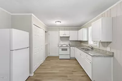 113 E Franklin Street, Zebulon, NC 27597 - Photo 6