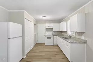 113 E Franklin St, Zebulon, NC 27597 - Photo 6