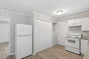 113 E Franklin St, Zebulon, NC 27597 - Photo 8