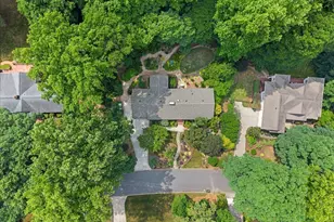 6719 Valley Lake Dr, Raleigh, NC 27612 - Photo 2