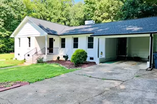 737 Lakeview Dr, Henderson, NC 27536 - Photo 2