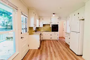 737 Lakeview Dr, Henderson, NC 27536 - Photo 6