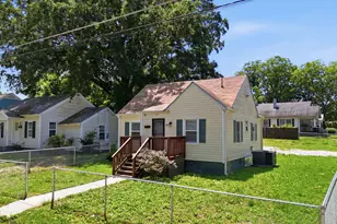 427 N Clark St, Henderson, NC 27536 - Photo 2