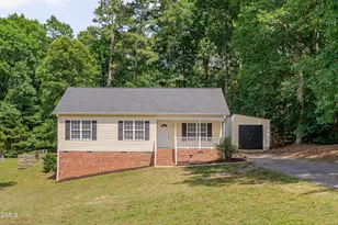 416 Creekbluffs Dr, Fuquay Varina, NC 27526 - Photo 2