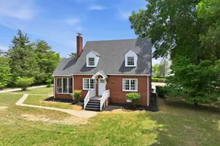 227 W Corbin St, Hillsborough, NC 27278 - Photo 6