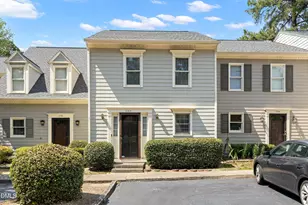 1708 Township Cir, Raleigh, NC 27609 - Photo 2