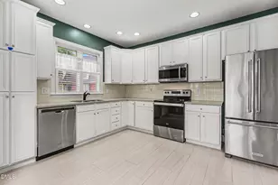 10142 Mizner Ln, Raleigh, NC 27617 - Photo 14