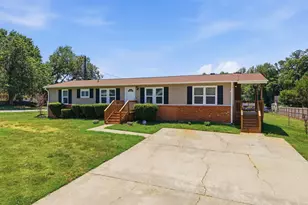 320 E Earp St, Holly Springs, NC 27540 - Photo 2