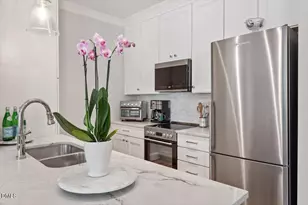 605 Smedes Pl, Raleigh, NC 27605 - Photo 2