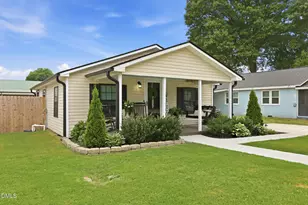215 W Brocklyn St, Benson, NC 27504 - Photo 2