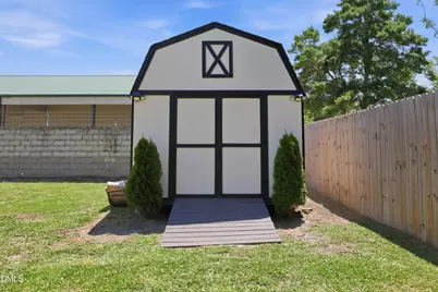 215 W Brocklyn Street, Benson, NC 27504 - Photo 26